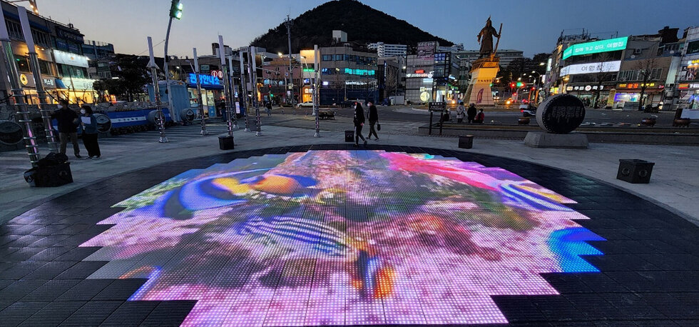  ▲ 친환경 체감형 태양광LED 바닥조명 ‘솔라 스퀘어’