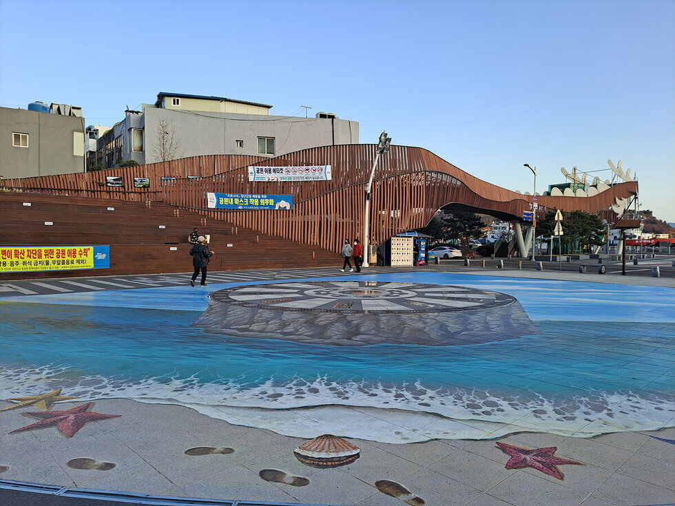  ▲ 여수의 바다와 섬을 표현한 ‘트릭아트 포토존’