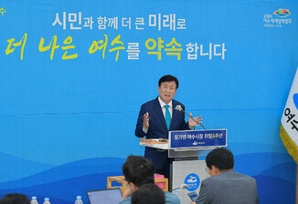 丽水市长郑琦明表示: “我们承诺更大的未来, 更美好的丽水。”