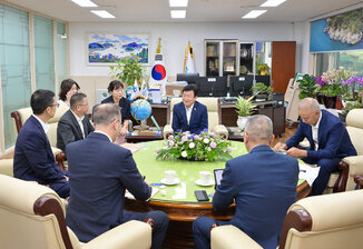 チョン・ギミョン麗水市長、中国の姉妹・友好都市を訪問…島博覧会参加団誘致に乗り出す