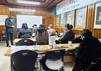 월례회의를 하는 모습