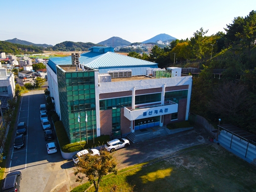 돌산체육관 건물 전경