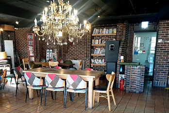 카페 내부 전경