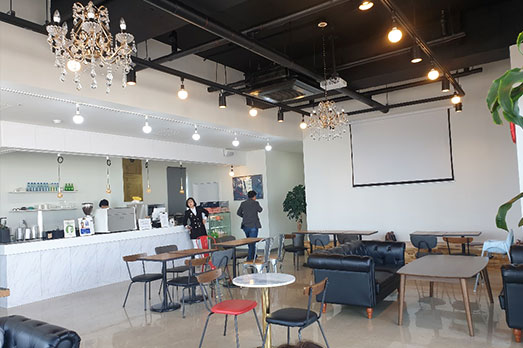 카페 내부 전경