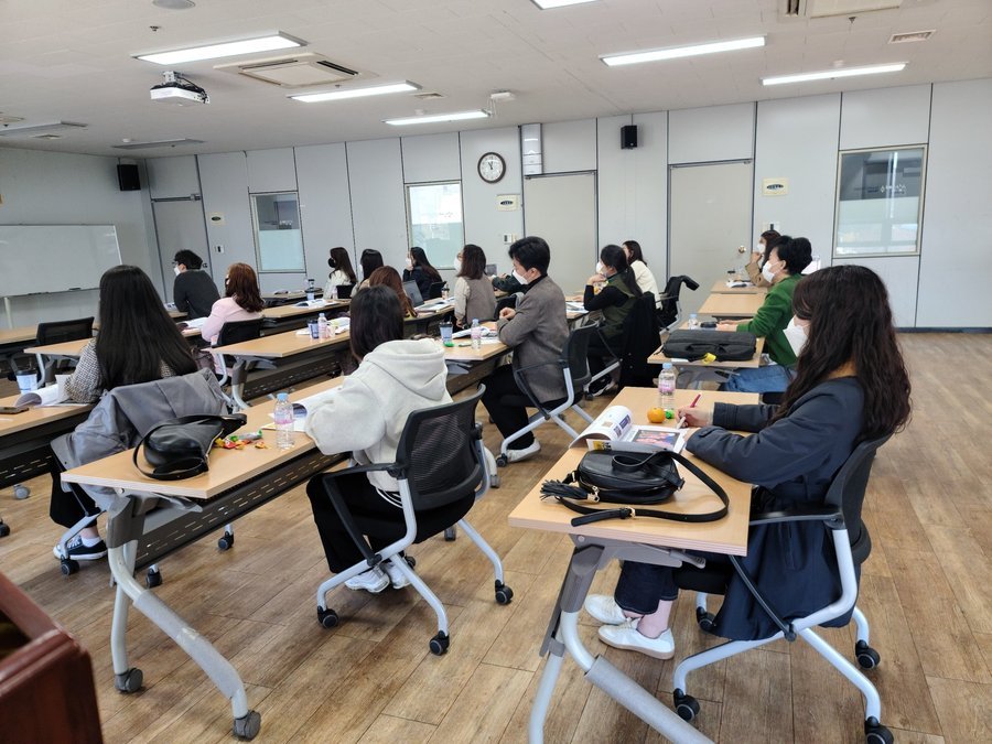 진지한 교육 모습