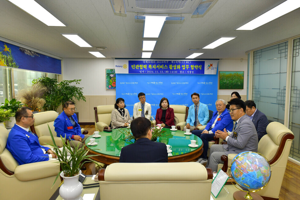 20241112 국제로타리 3610지구 제1지역 자동심장충격기 지원 협약식-4.jpg