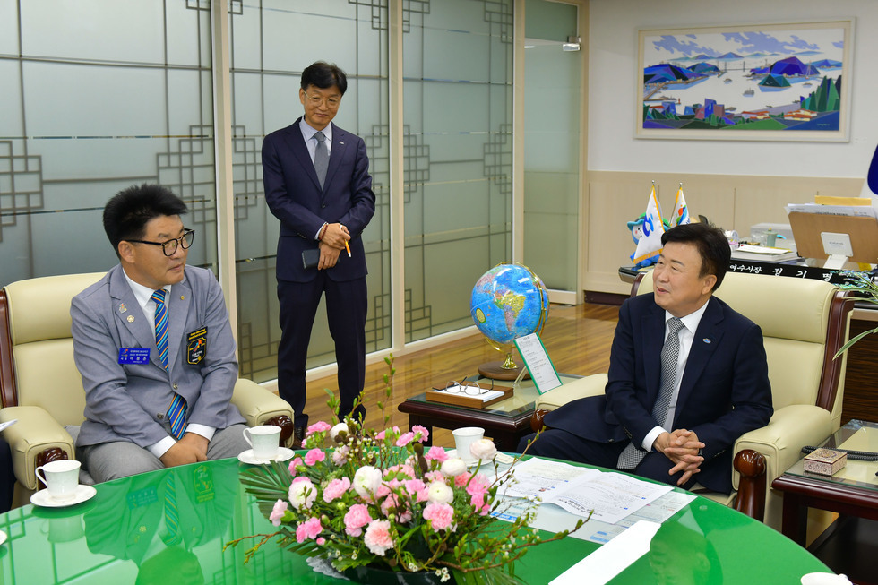 20241112 국제로타리 3610지구 제1지역 자동심장충격기 지원 협약식-5.jpg