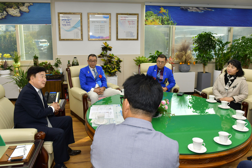 20241112 국제로타리 3610지구 제1지역 자동심장충격기 지원 협약식-7.jpg