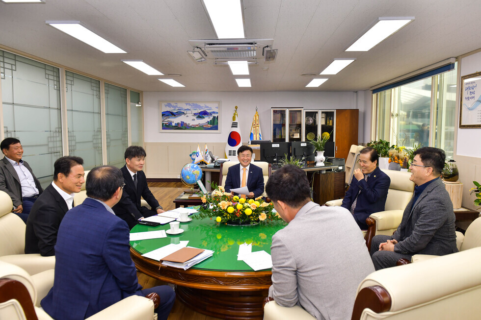 20241120 여수해양FC U-18선수육성 지원 업무협약식-1.jpg