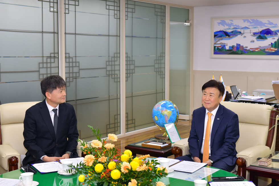 20241120 여수해양FC U-18선수육성 지원 업무협약식-2.jpg