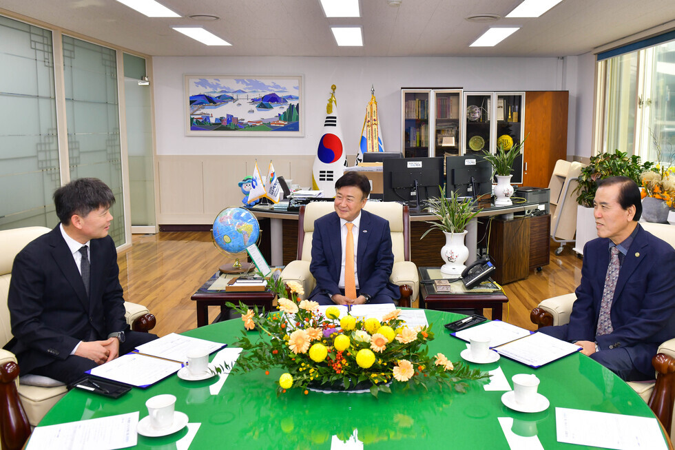 20241120 여수해양FC U-18선수육성 지원 업무협약식-4.jpg