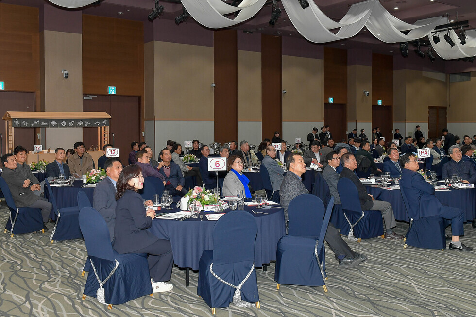 20241203 (사)여수국가산업단지 경영자협의회 2024년 송년의 밤 및 회장 이·취임식-4.jpg