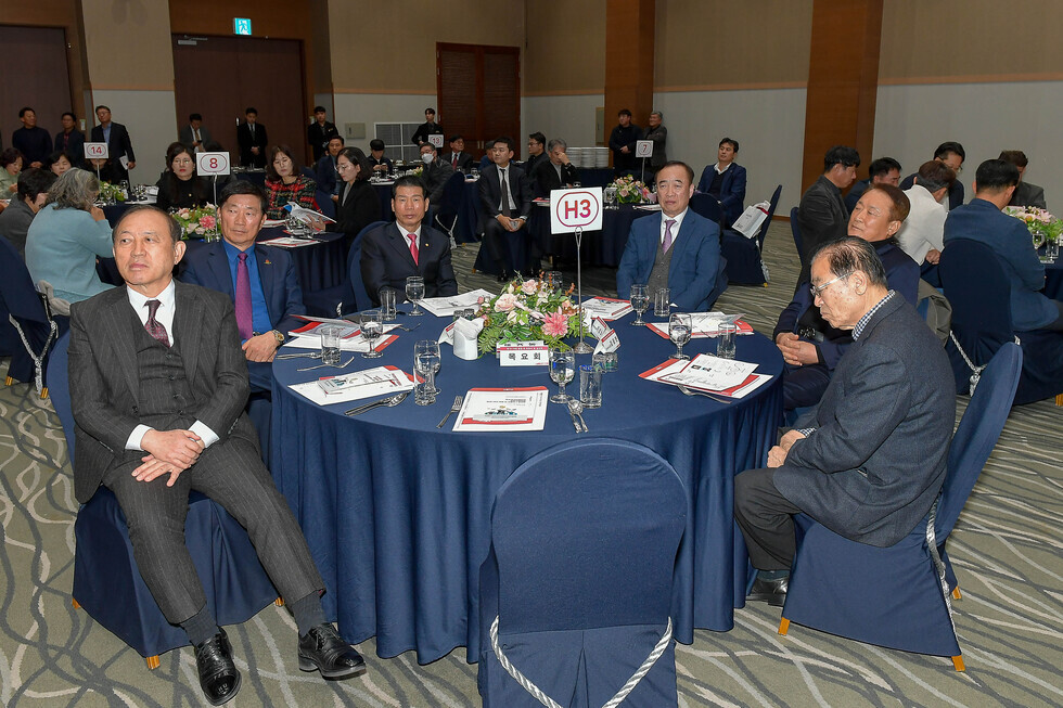 20241203 (사)여수국가산업단지 경영자협의회 2024년 송년의 밤 및 회장 이·취임식-9.jpg