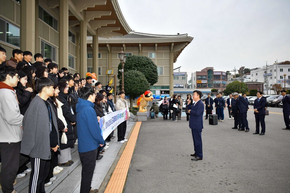 20241211 신규임용자 공직적응 워크숍 기념촬영-1.jpg