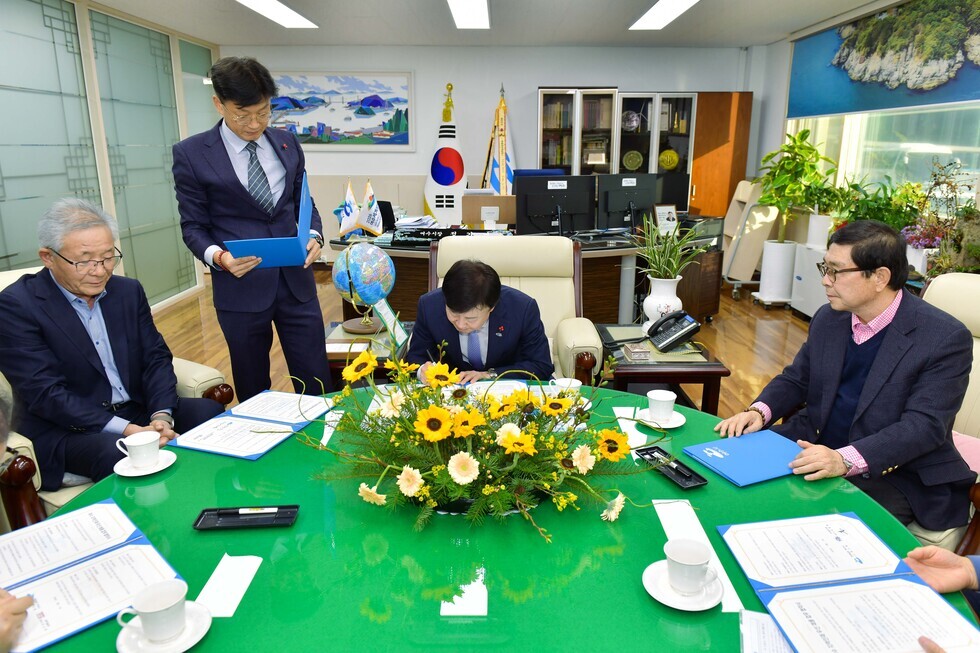 20241211 여수산단 지역민 우선채용 업무 협약식-9.jpg