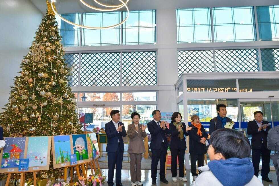 20241216 지역아동센터 이용아동 그림 전시회-2.jpg