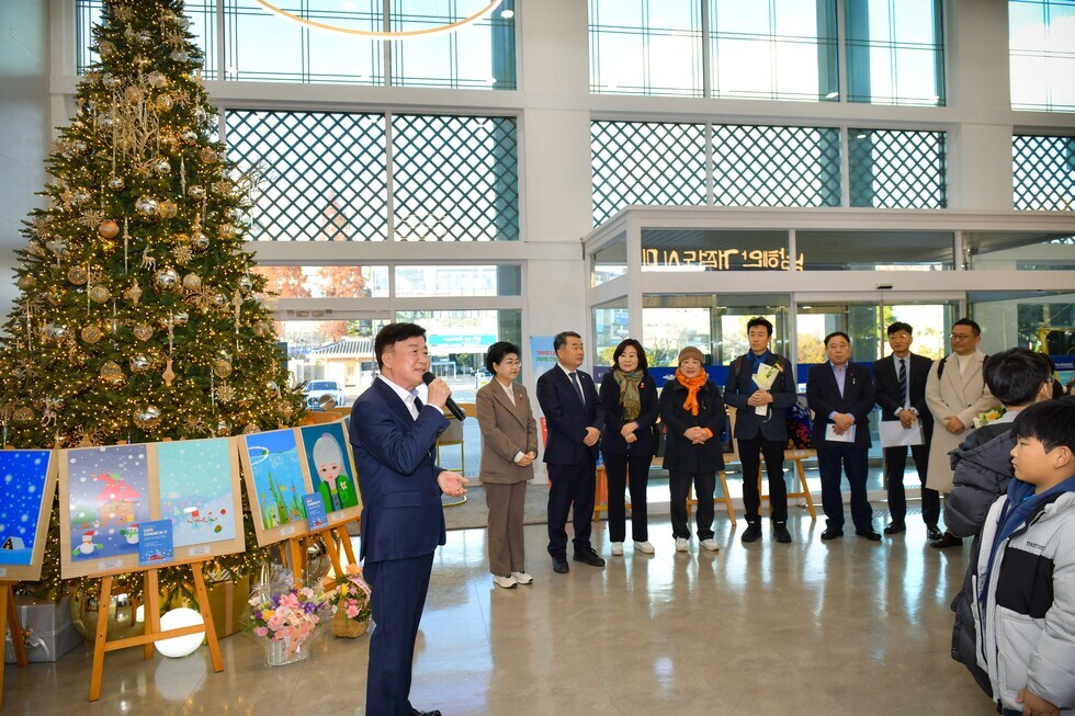 20241216 지역아동센터 이용아동 그림 전시회-6.jpg