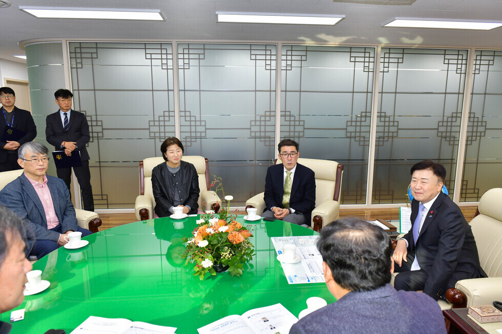 20241220 여수시-아주대 공공정책대학원 학위과정 교류협력 협약식-4.jpg