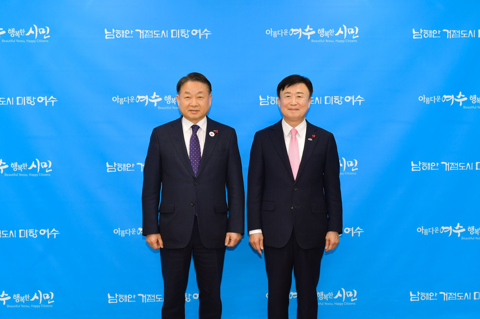 20241224 여수상공회의소 회장 장애인 콜택시 전달식-1.jpg