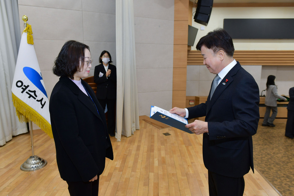 20241230 연말 우수부서 공무원 표창 수여식-4.jpg