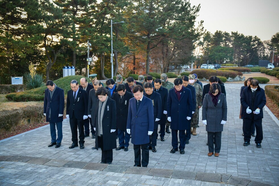 20250102 신년맞이 현충탑 참배-4.jpg