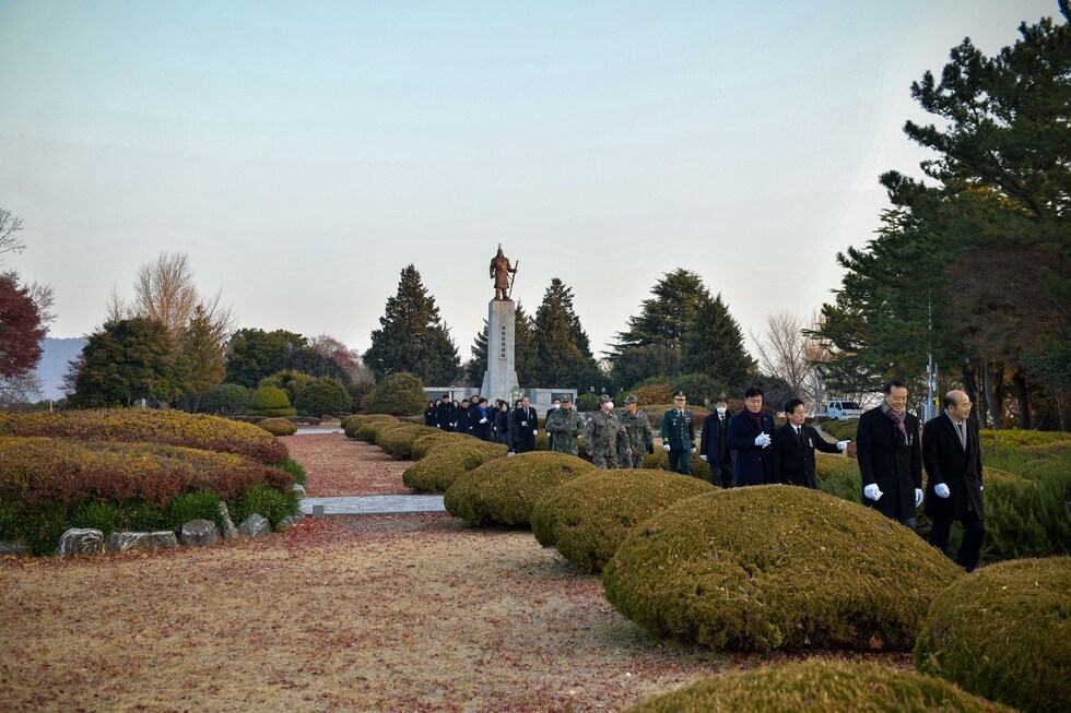20250102 신년맞이 현충탑 참배-5.jpg
