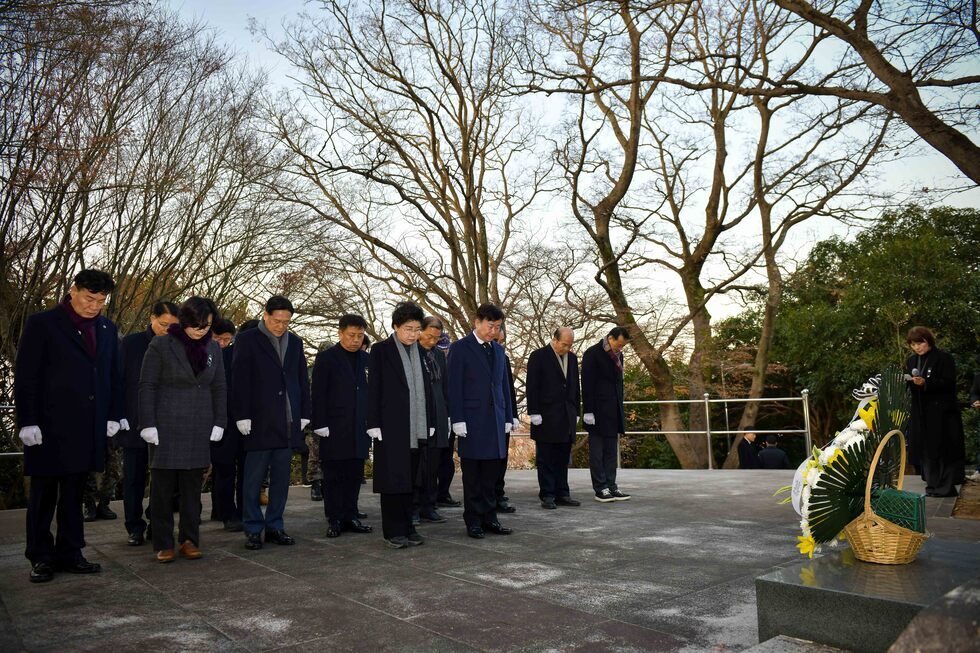 20250102 신년맞이 현충탑 참배-7.jpg