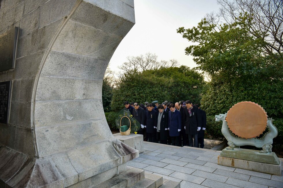 20250102 신년맞이 현충탑 참배-8.jpg