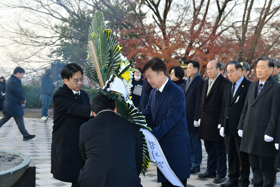 20250102 신년맞이 현충탑 참배-9.jpg