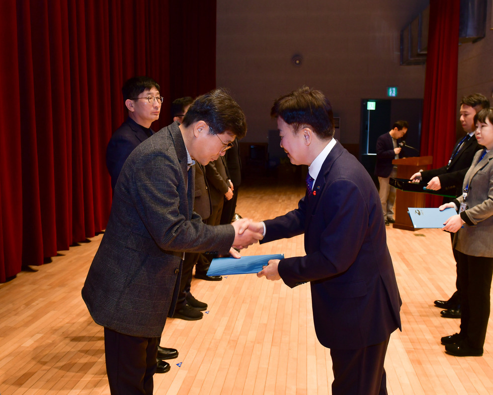 20250106 상반기 정기인사 임용장 수여식-54.jpg