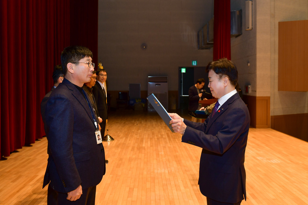 20250106 상반기 정기인사 임용장 수여식-55.jpg