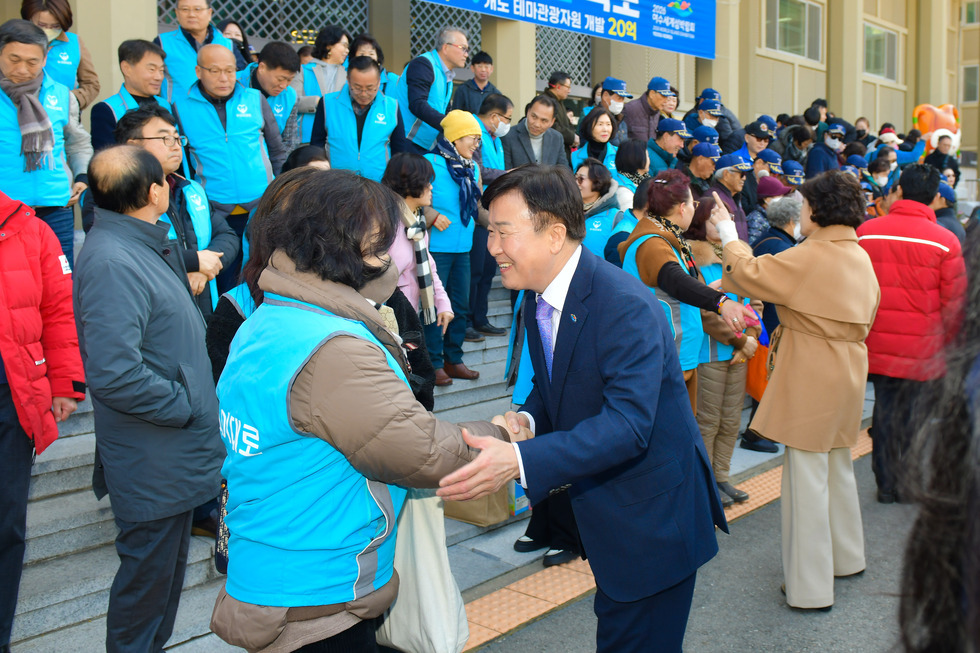 20250121 박수관회장 설맞이 취약계층 후원물품 전달식-13.jpg