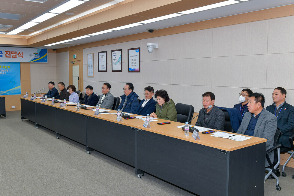 20250203 읍·면·동 지역사회보장협의체 「더 드림 나눔캠페인」 연합모금 전달식-3.jpg