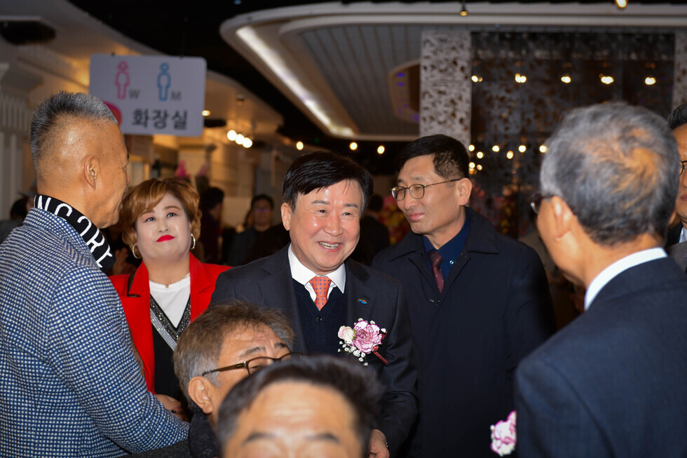 20250221 제18.19대 주민자치협의회장 이취임식-2.jpg