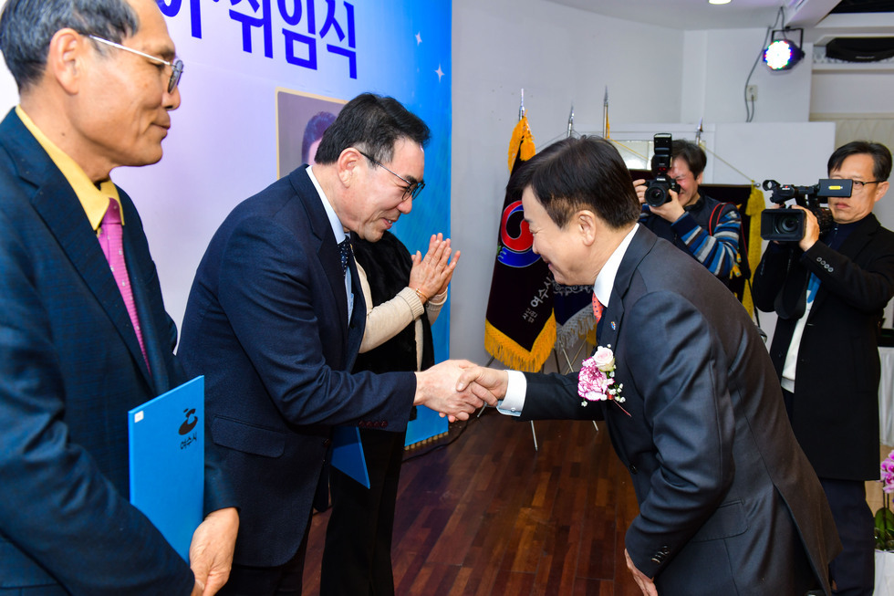 20250221 제18.19대 주민자치협의회장 이취임식-6.jpg