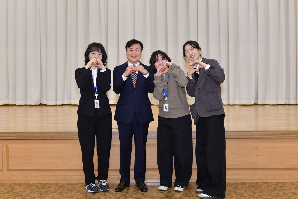 20250224 실무수습 직원 신규임용 임용장 수여식-18.jpg