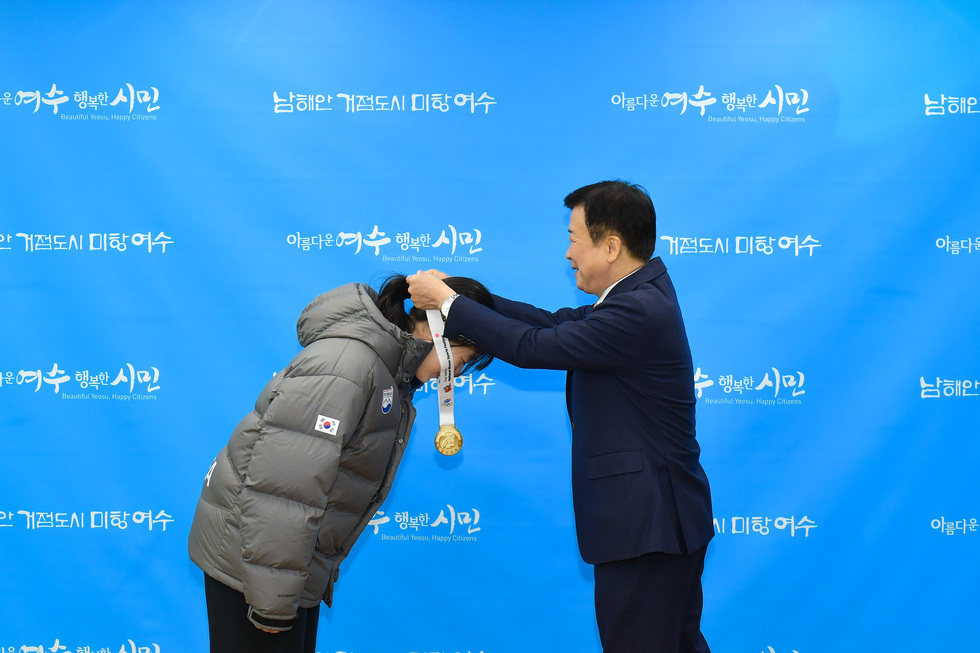 20250227 전국동계체전 알파인 스키 4관왕 달성 강다현 선수 축하 격려-2.jpg