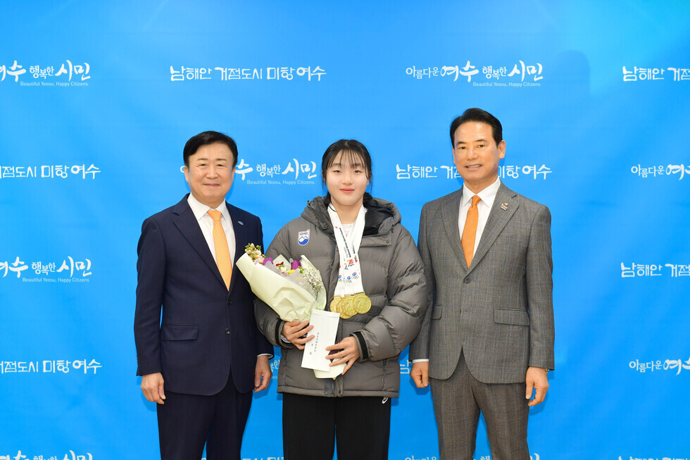 20250227 전국동계체전 알파인 스키 4관왕 달성 강다현 선수 축하 격려-7.jpg