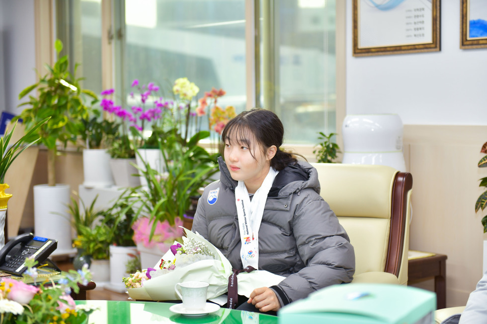 20250227 전국동계체전 알파인 스키 4관왕 달성 강다현 선수 축하 격려-17.jpg