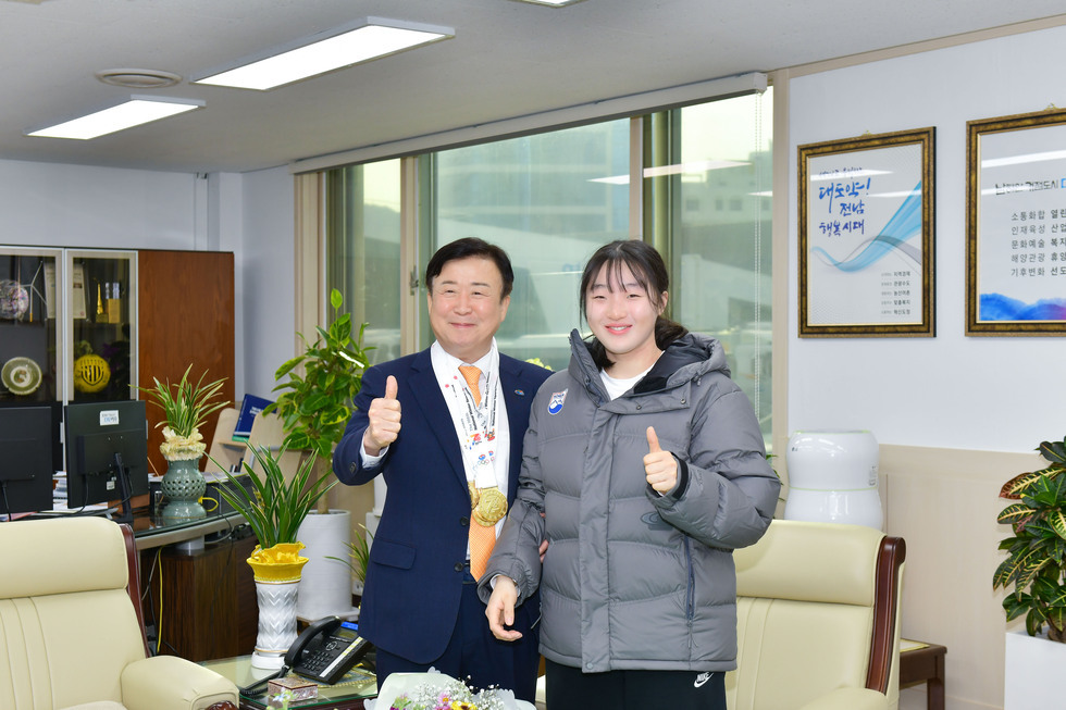 20250227 전국동계체전 알파인 스키 4관왕 달성 강다현 선수 축하 격려-18.jpg