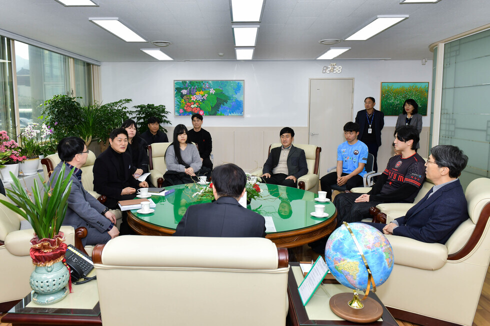 20250318 (사)여수축구사랑후원회 축구단체.청소년오케스트라 후원증서 전달식-3.jpg