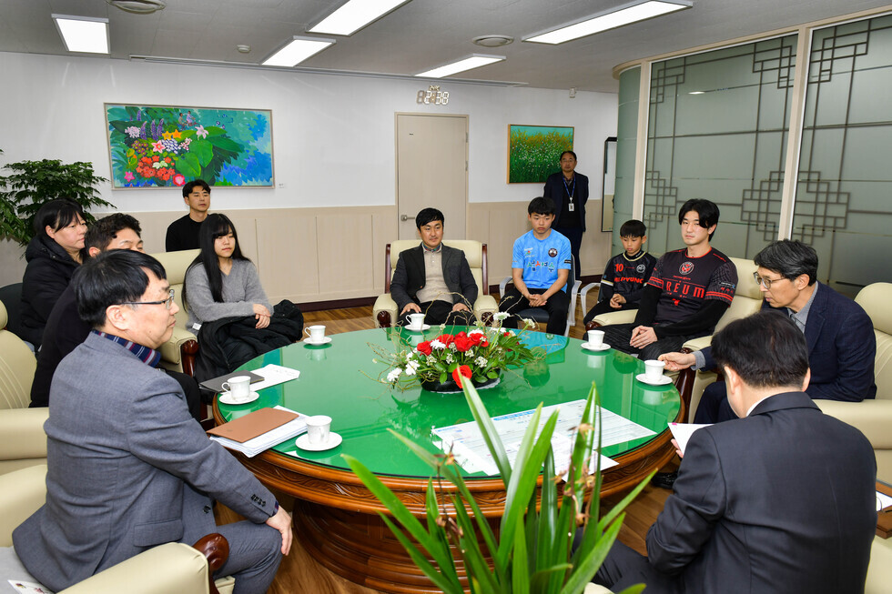 20250318 (사)여수축구사랑후원회 축구단체.청소년오케스트라 후원증서 전달식-4.jpg