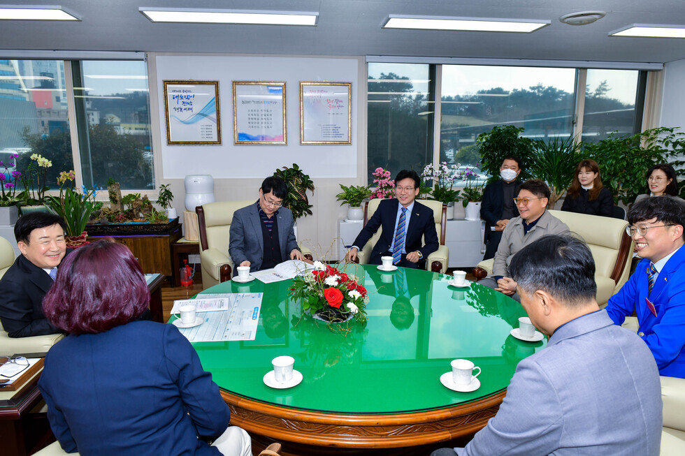 20250318 (사)여수21세기 로타리클럽 안과질환 치료 진료비 지원 전달식-4.jpg