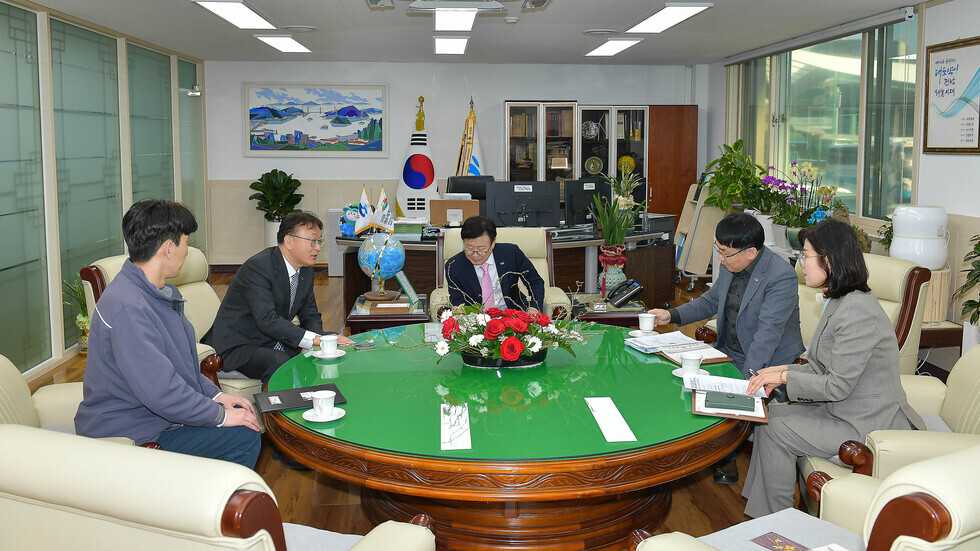 20250319 제4회 의용소방대의 날 기념행사20250319 (주)한국동서발전 농어촌 취약계층 LED전등교체 및 전기매트 후원식-3.jpg