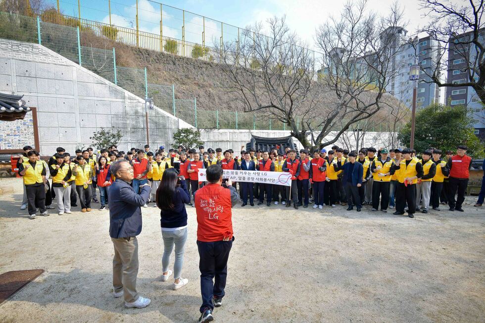 20250320 이충무공 어머니 사시던 곳 유적지 내 꽃묘 심기 및 세족식-5.jpg