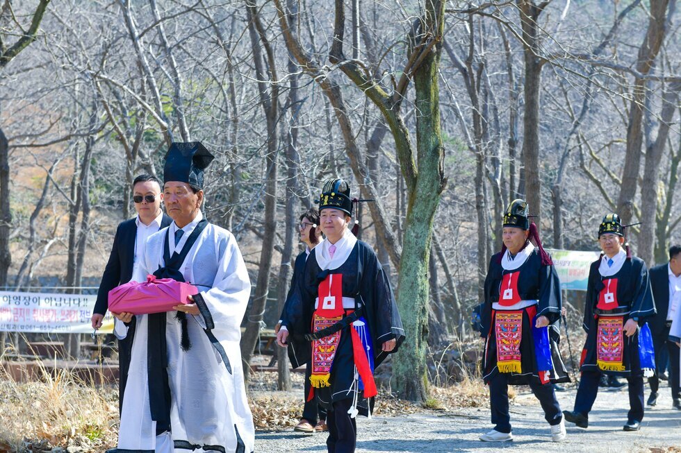 20250322 제33회 영취산진달래축제-6.jpg