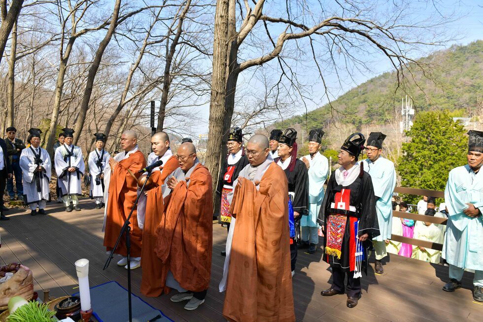 20250322 제33회 영취산진달래축제-9.jpg