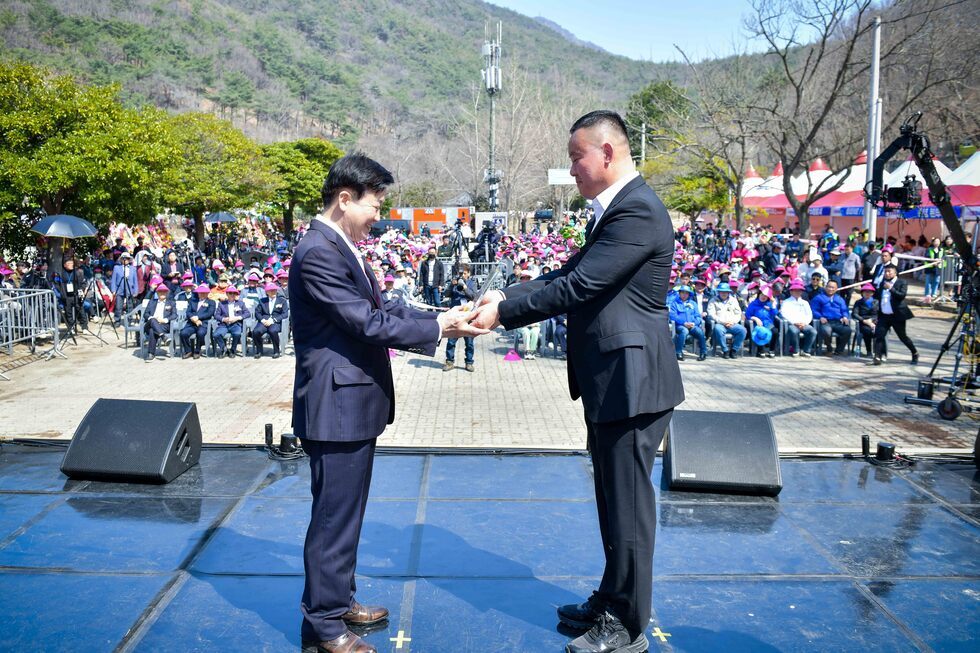 20250322 제33회 영취산진달래축제-19.jpg