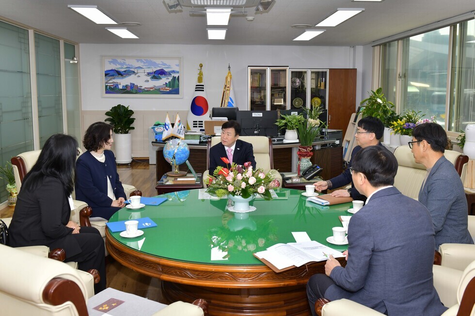 20250324 국공립어린이집 위탁 계약증서 전달식-6.jpg