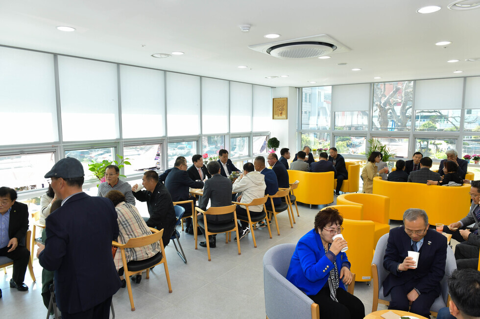 20250407 쌍봉동 주민자치회 카페 마주침공간 개점식-16.jpg